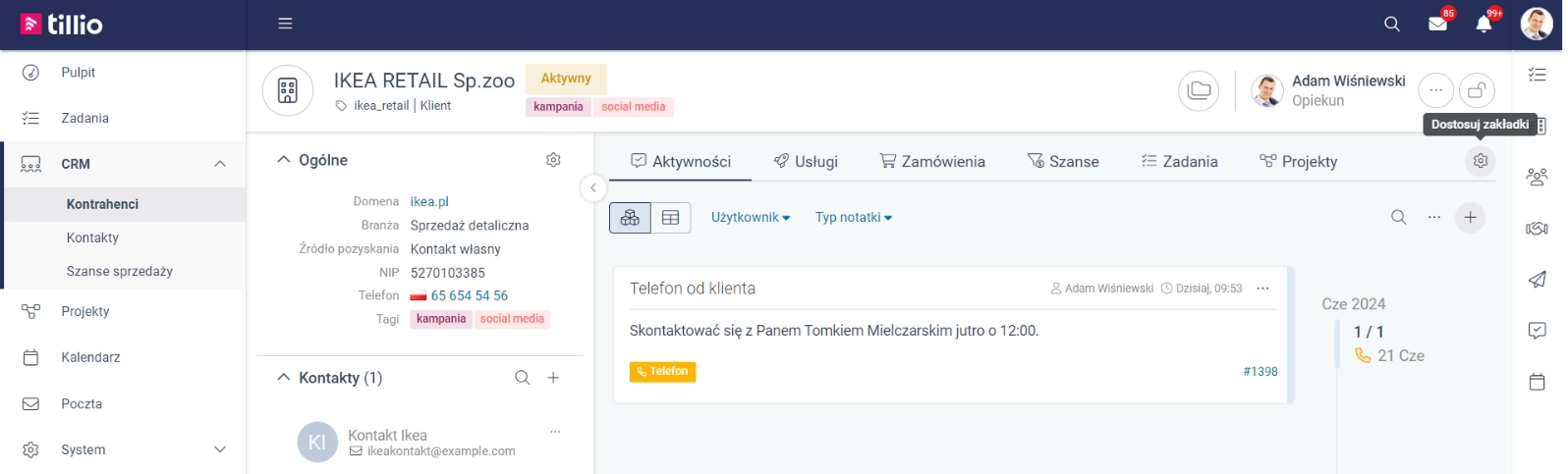 Zrzut ekranu przedstawiający opcję 'Dostosuj zakładki kontrahenta' na panelu głównym kontrahenta.  